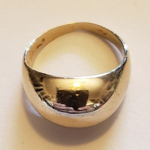 14k yellow gold dome ring weighing 3.7 grams. Size: 5